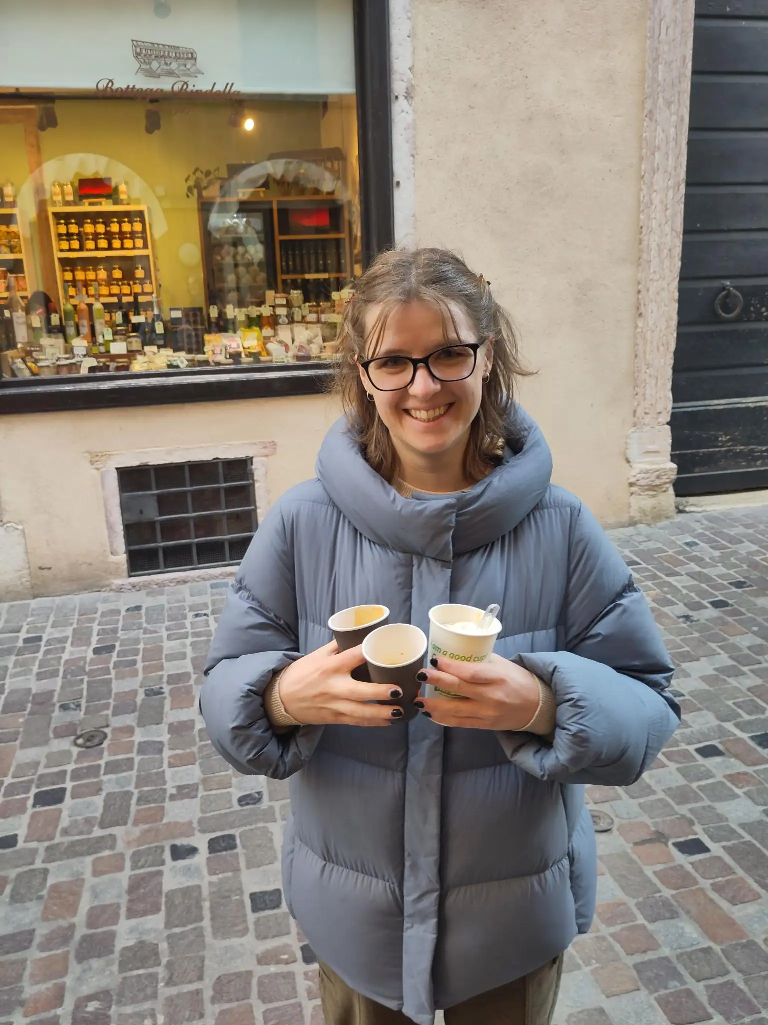 Spørr om en cappuccino med to shots espresso = 1 cappuccino + 2 espresso shots